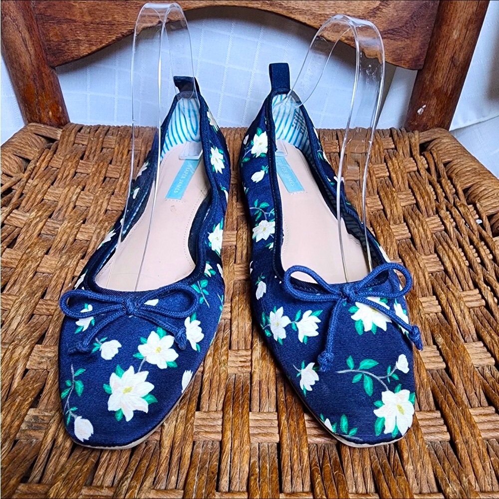 Draper James navy and White Floral flats